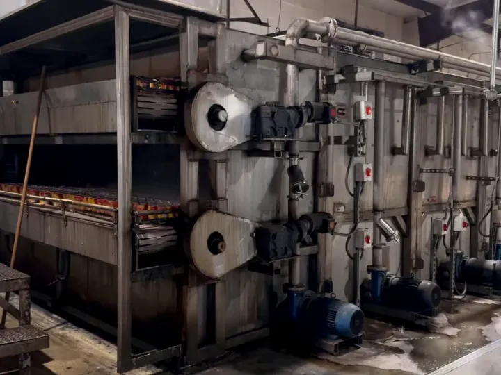 The tunnel pasteurizer, with cans travelling through it